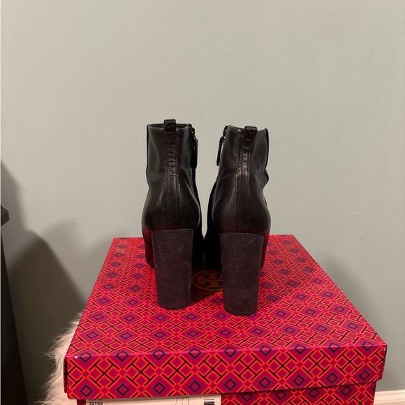 TORY BURCH Grove 100MM
Bootie Black Leather - Picture 2 of 7
